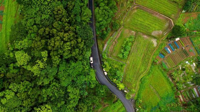 Vendre un terrain à bâtir : abattements, impôt et taxes qui s'ajoutent à la plus-value Vendre un terrain à bâtir : abattements, impôt et taxes qui s'ajoutent à la plus-value